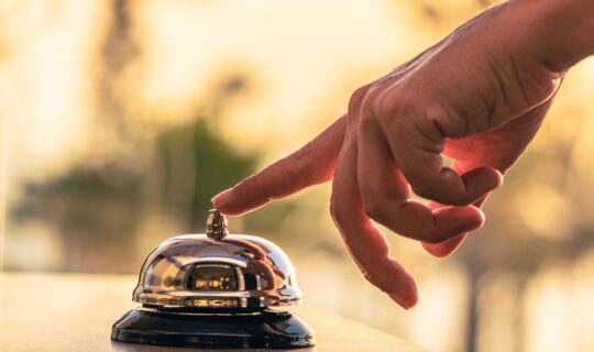 Hand ringing call bell